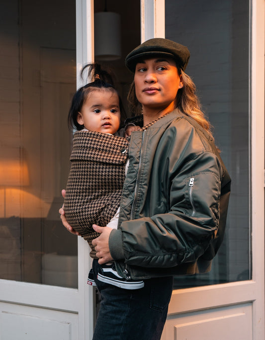 Nosidełko dla dziecka - Houndstooth Brown